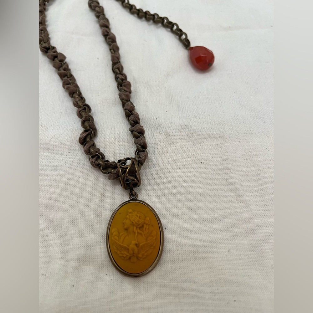 Extasia Vintage-like Artisan Cameo Pendant Necklace